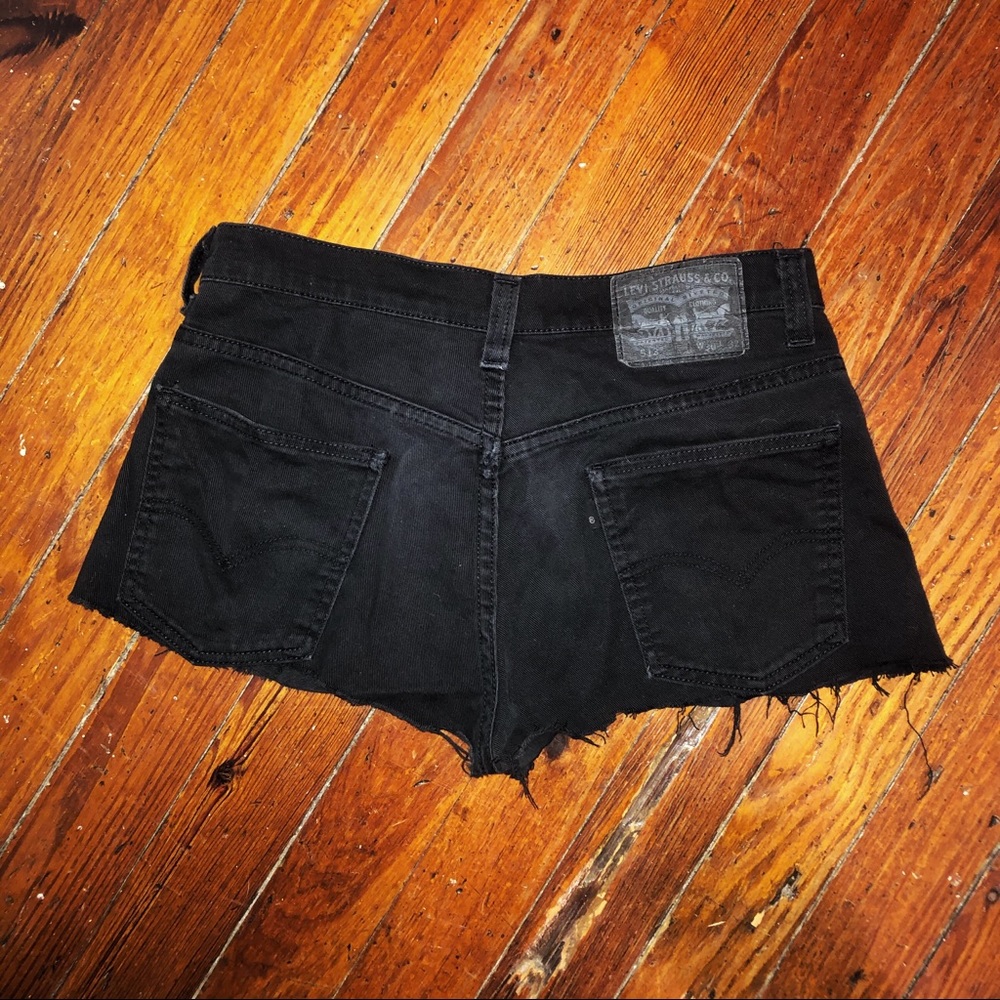 Cut off Levi’s short-shorts - Picture 2 of 3